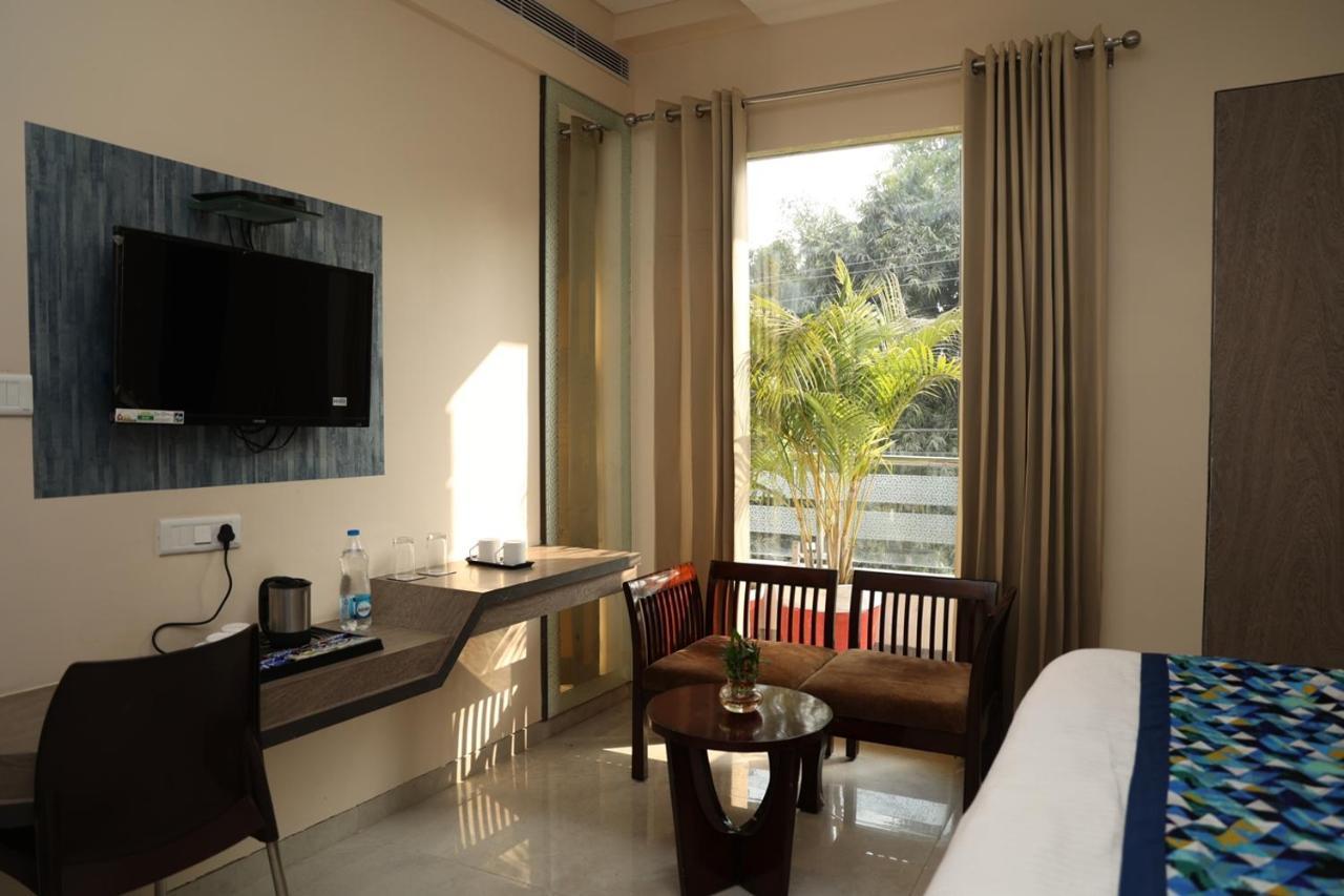 Hotel Pinaka Inn Лакхнау Экстерьер фото