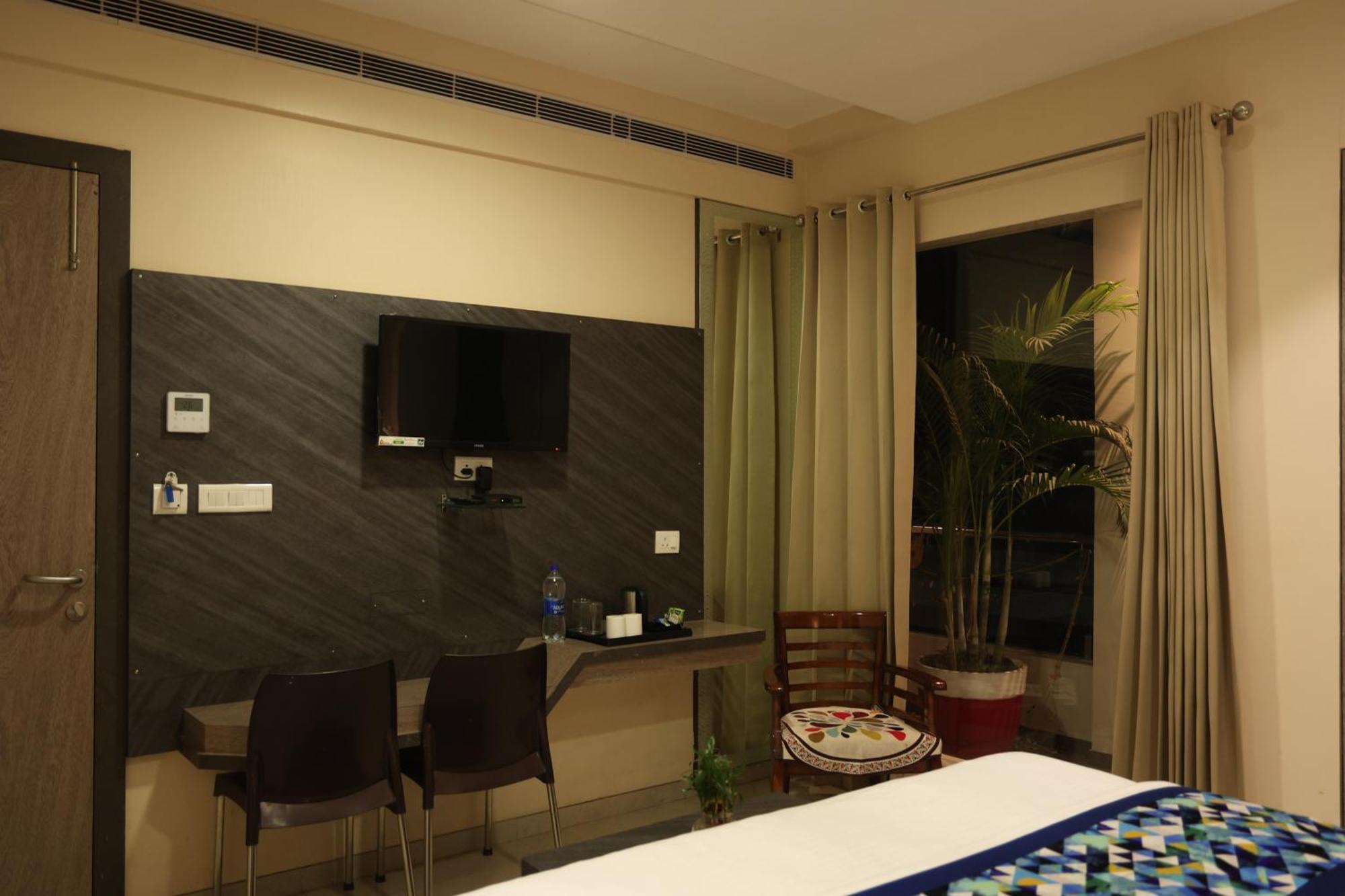 Hotel Pinaka Inn Лакхнау Экстерьер фото