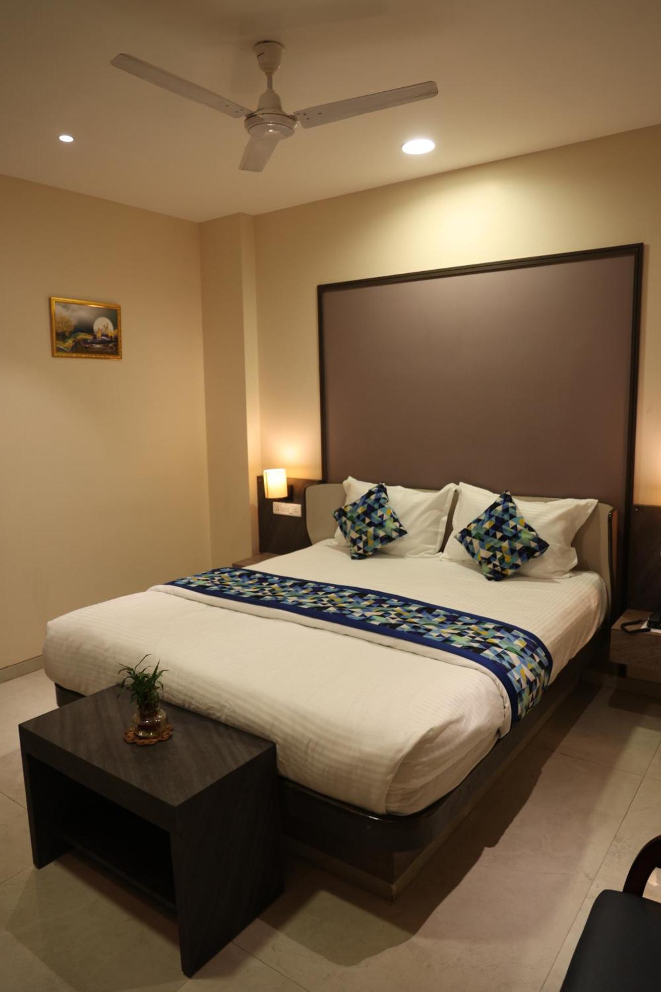 Hotel Pinaka Inn Лакхнау Экстерьер фото