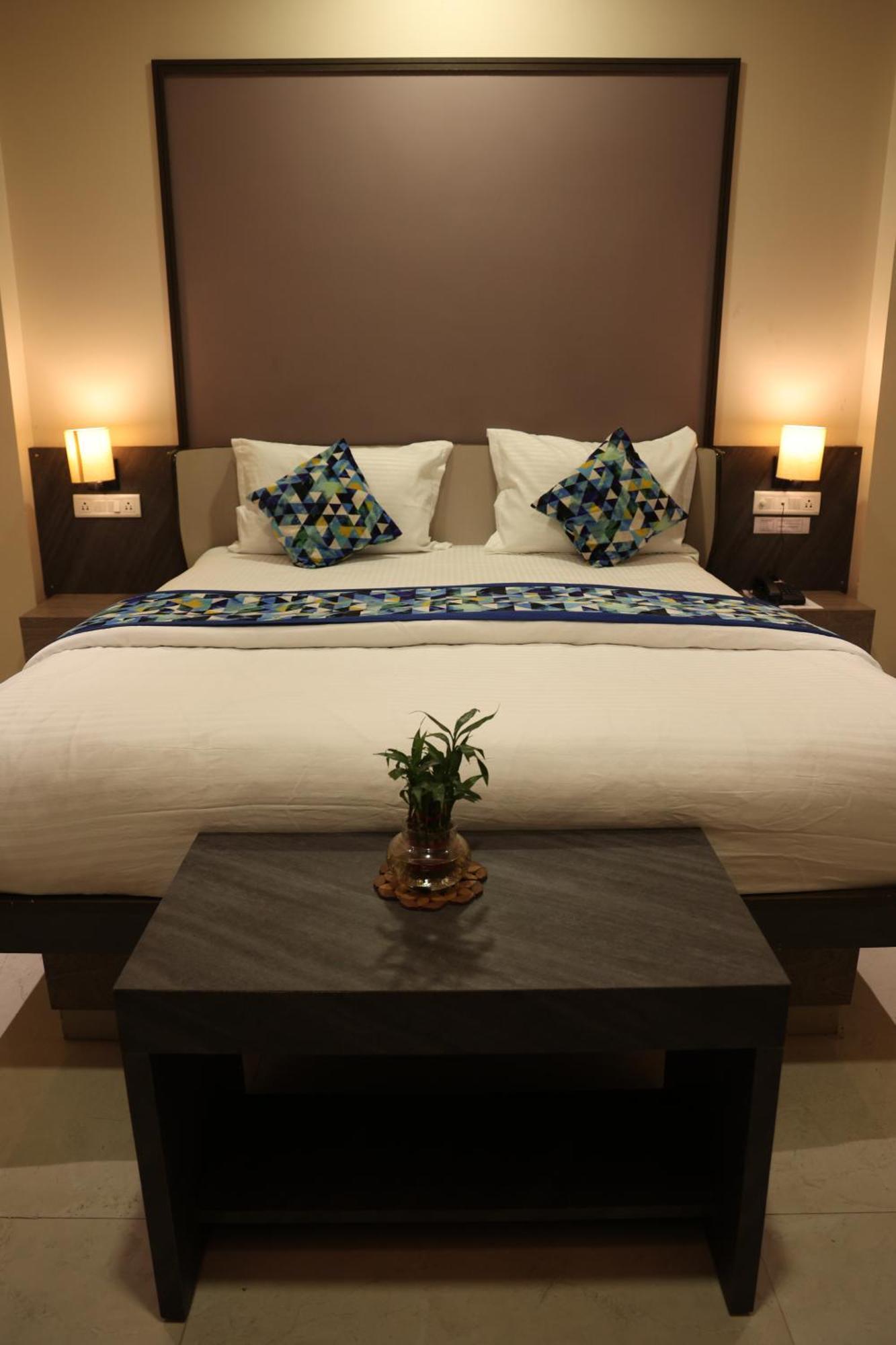 Hotel Pinaka Inn Лакхнау Экстерьер фото