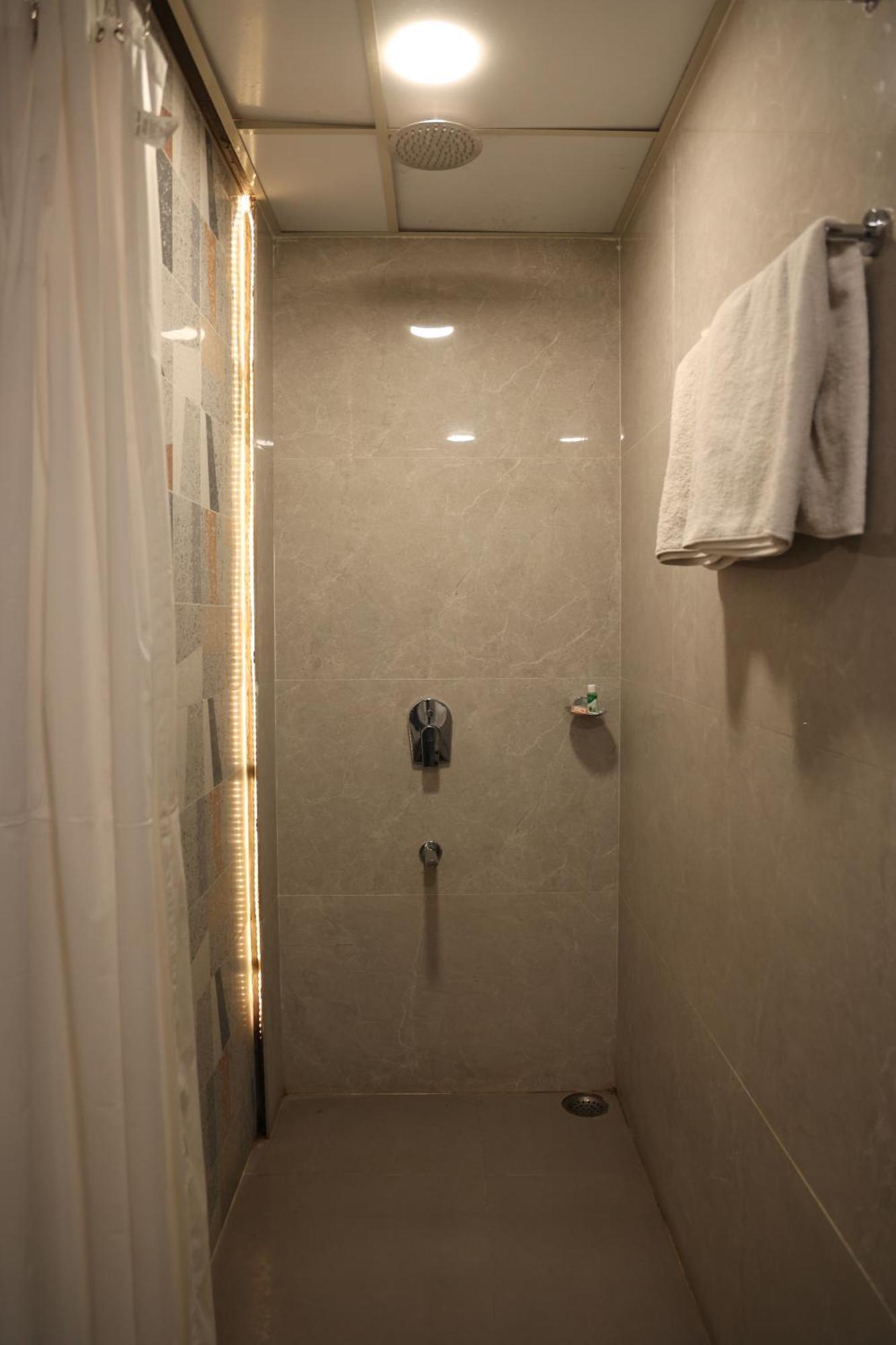 Hotel Pinaka Inn Лакхнау Экстерьер фото
