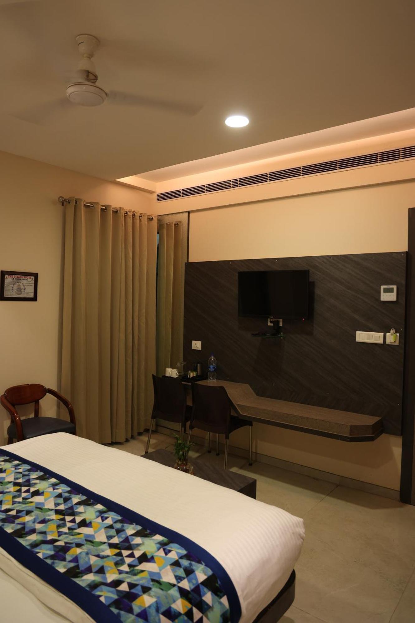 Hotel Pinaka Inn Лакхнау Экстерьер фото