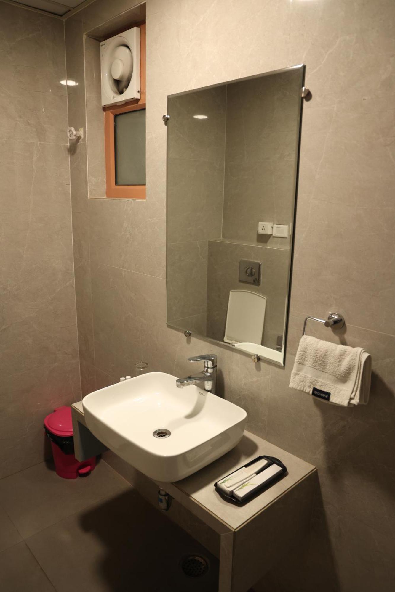 Hotel Pinaka Inn Лакхнау Экстерьер фото