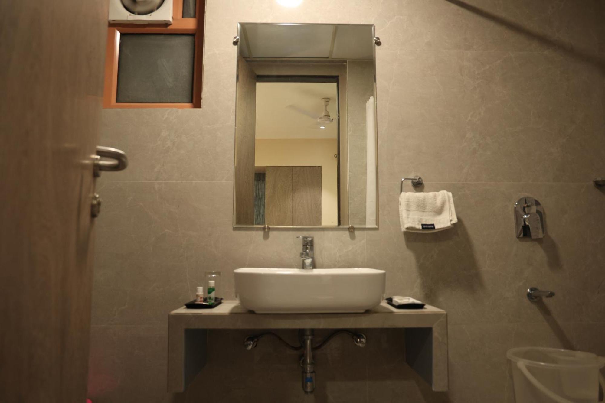 Hotel Pinaka Inn Лакхнау Экстерьер фото